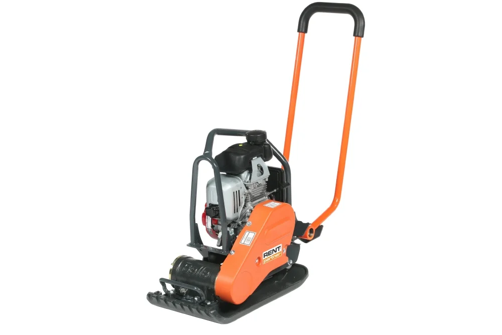 Orange Rüttelplatte mit Benzinmotor auf weißem Hintergrund.